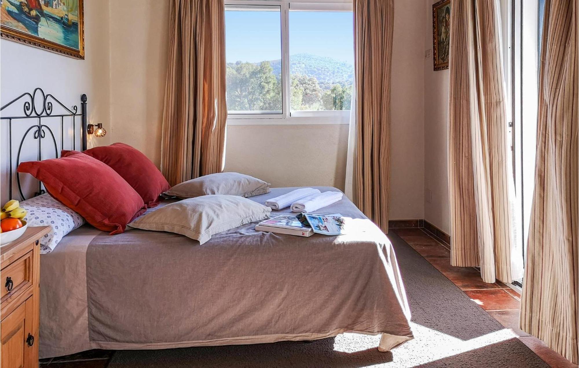 Awesome Home In Algatocín エクステリア 写真